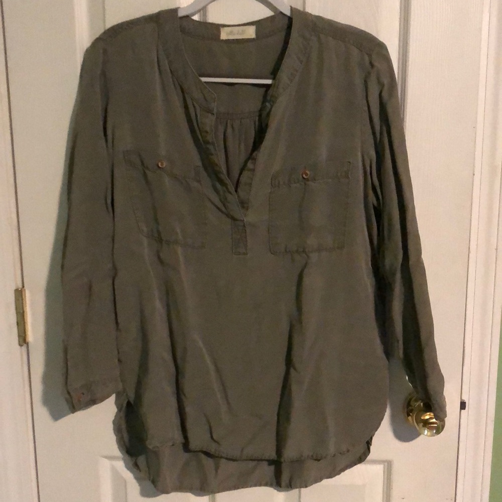 Split-neck hi-lo blouse